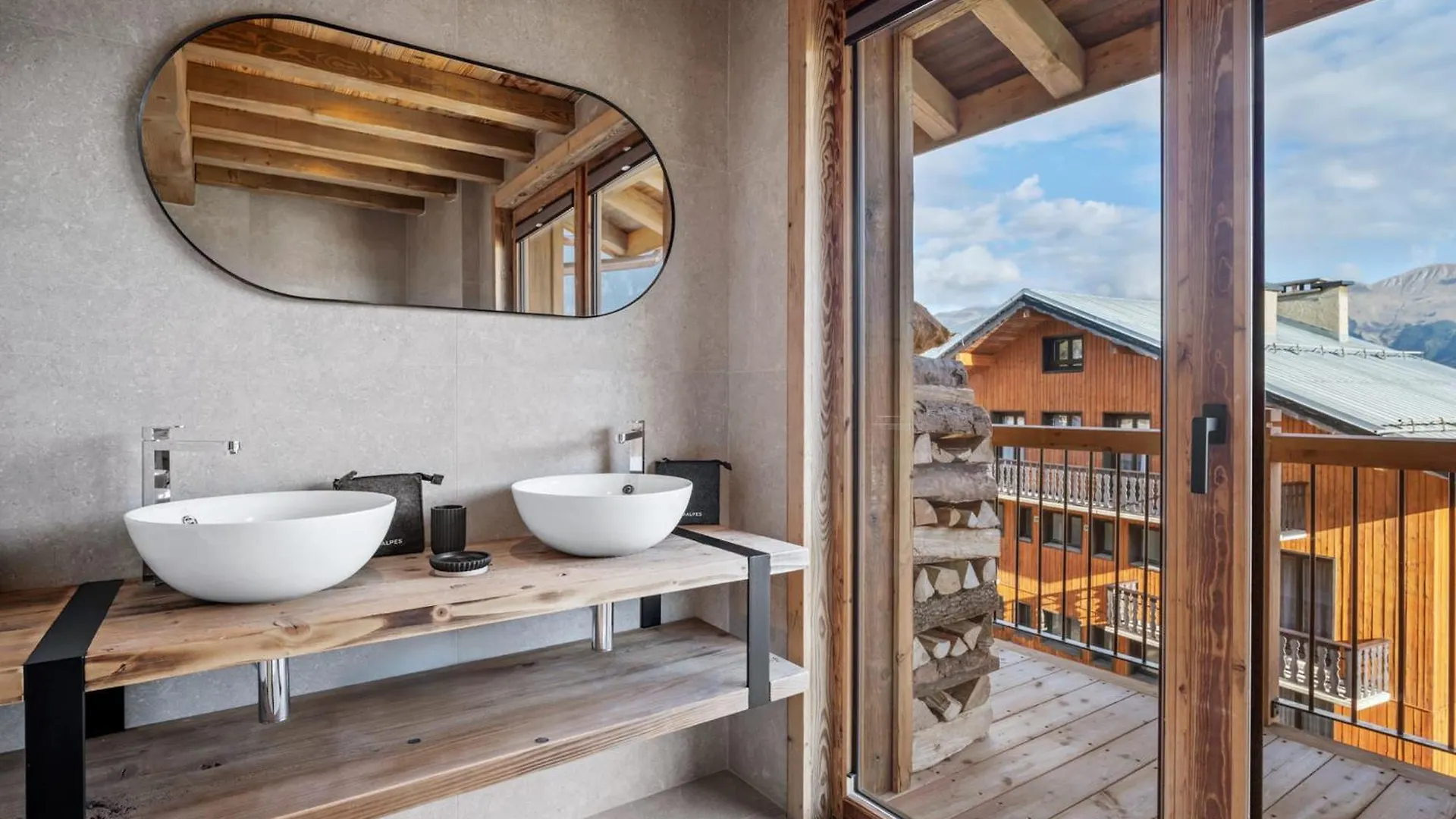 Lumineux Appartement Chic En Centre Ville Pour 11 Pers. A Courchevel Village - Fr-1-562-83 0*,  France